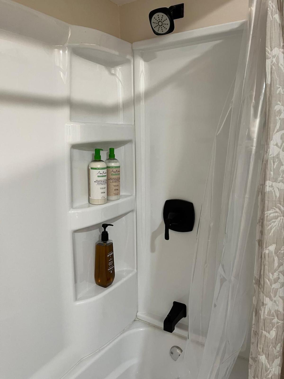 Elevated Entertainment Sleep Suite Cleveland Buitenkant foto